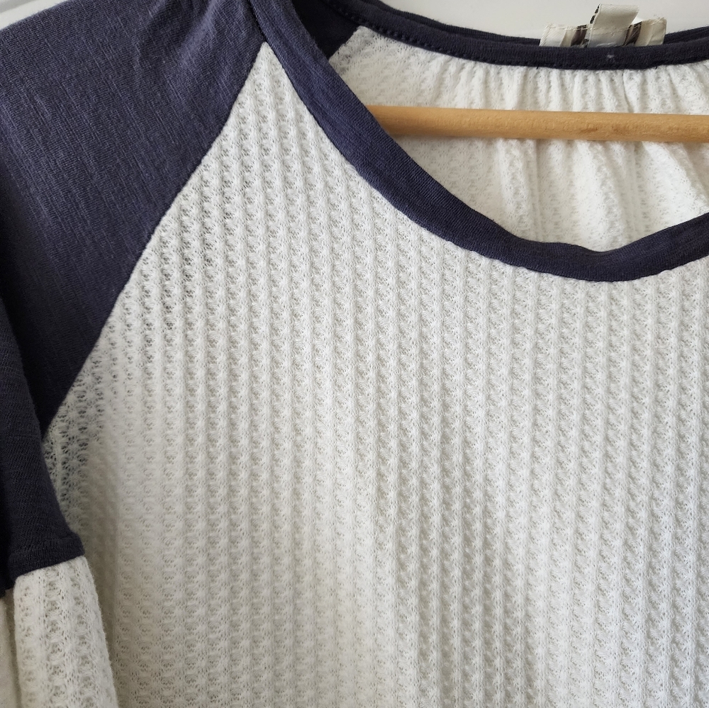 Umgee waffle knit top lantern sleeves MEDIUM - Picture 4 of 9